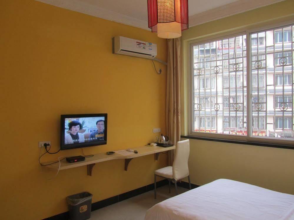 Yangshuo Romantic Inn Яншо Экстерьер фото